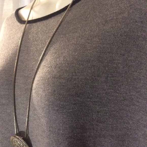 Yairo Gray Sweater Blouse Black Trim - Picture 3 of 6